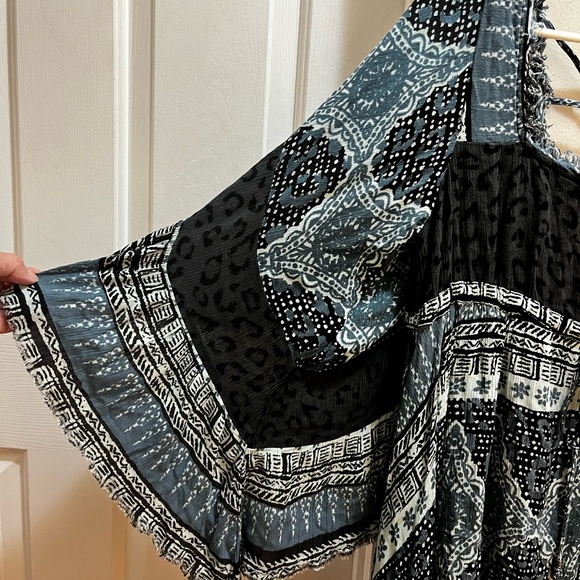 Charming Free People Preowned M mini tunic dress, bell or angel wing sleeves EX - Picture 3 of 9